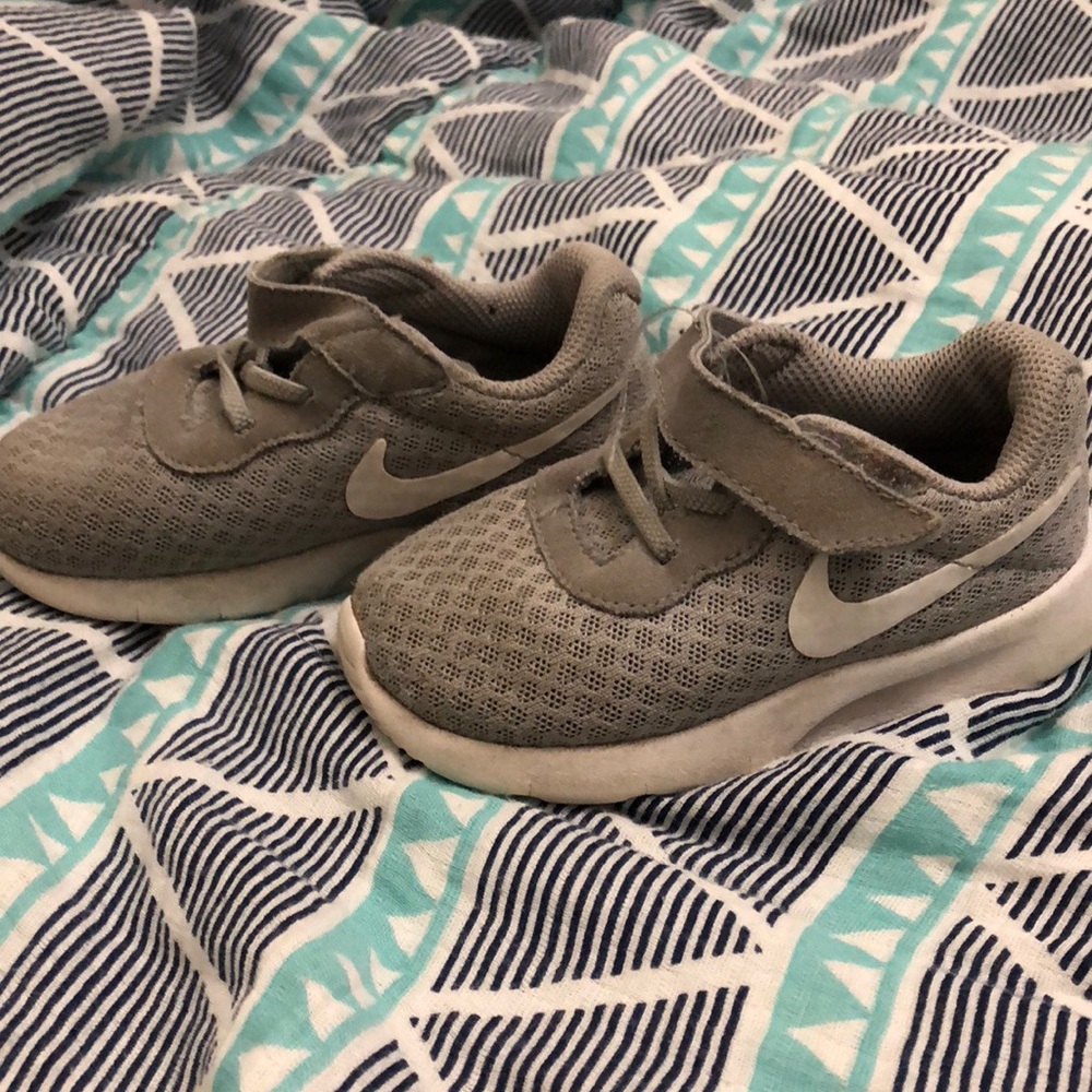 Toddler Nike gray size 7